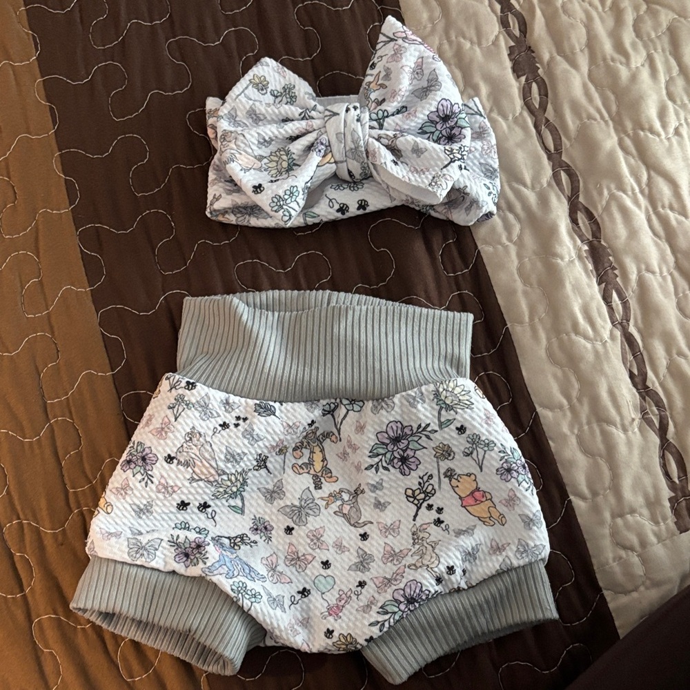 Winnie the pooh bummies & bow